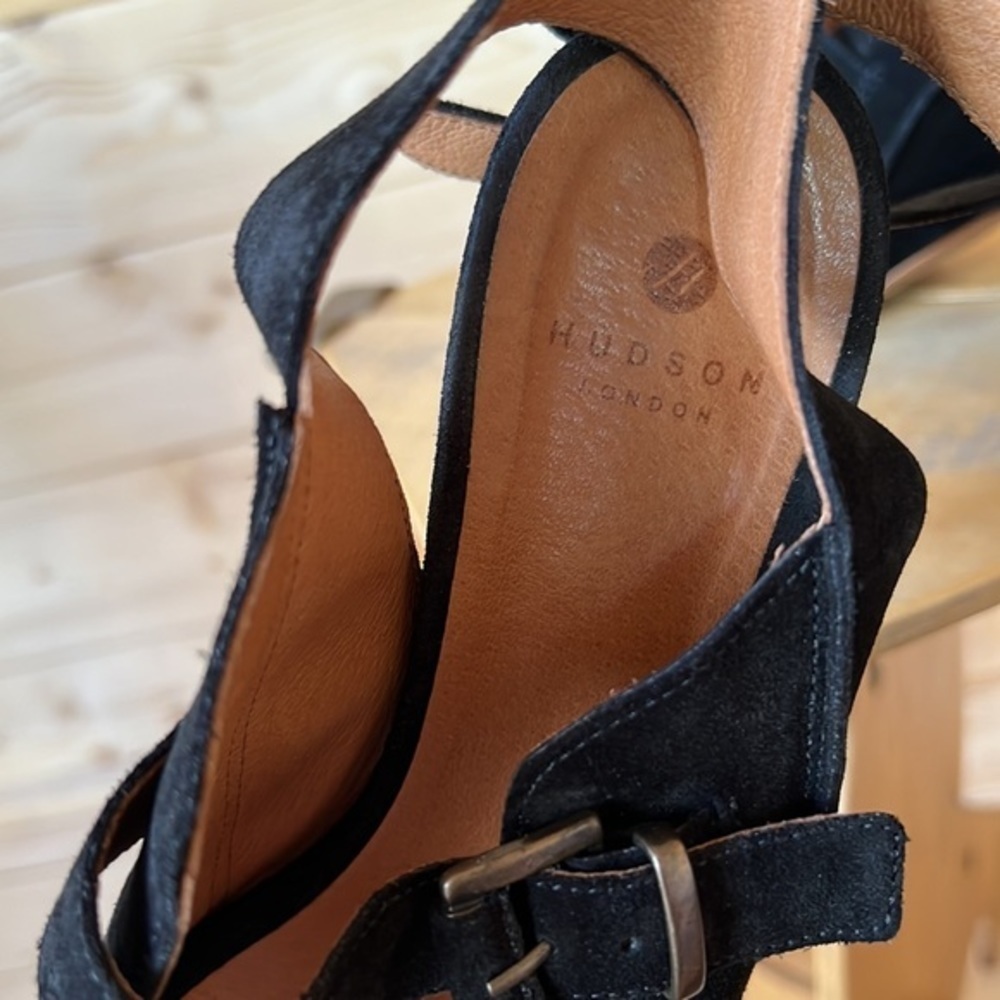 🖤🖤🖤Hudson Shoes heels sandals black 40 / 9 suede buckle RONA - Picture 7 of 9